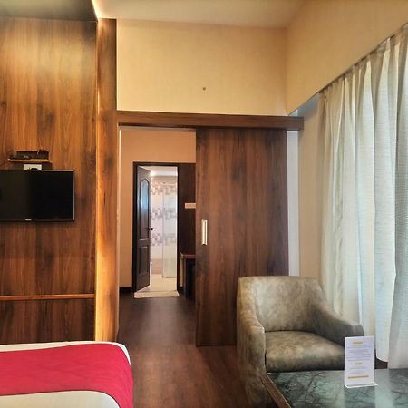 Zip By Spree Hotels Surabi International ヴェールール エクステリア 写真