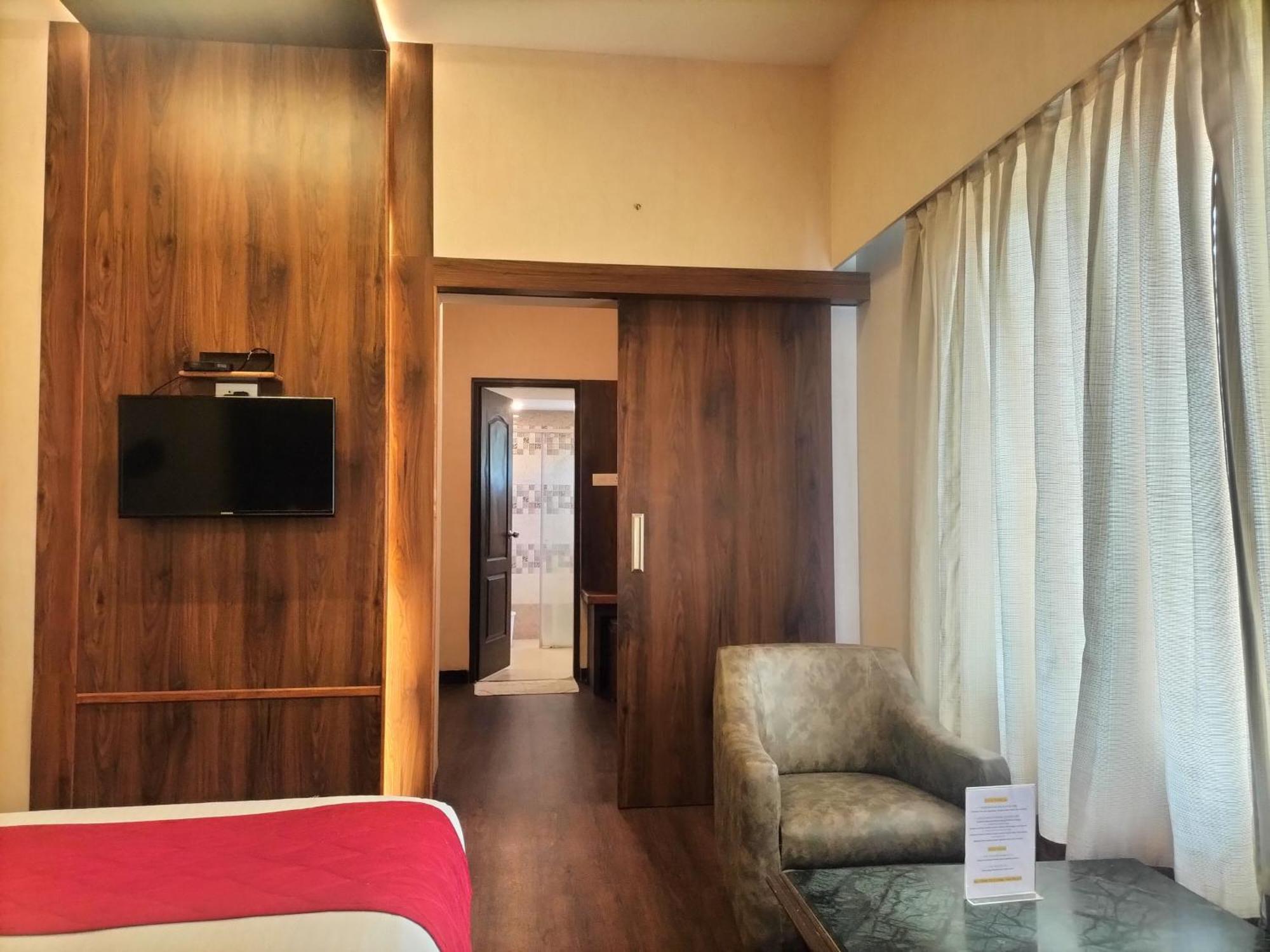 Zip By Spree Hotels Surabi International ヴェールール エクステリア 写真