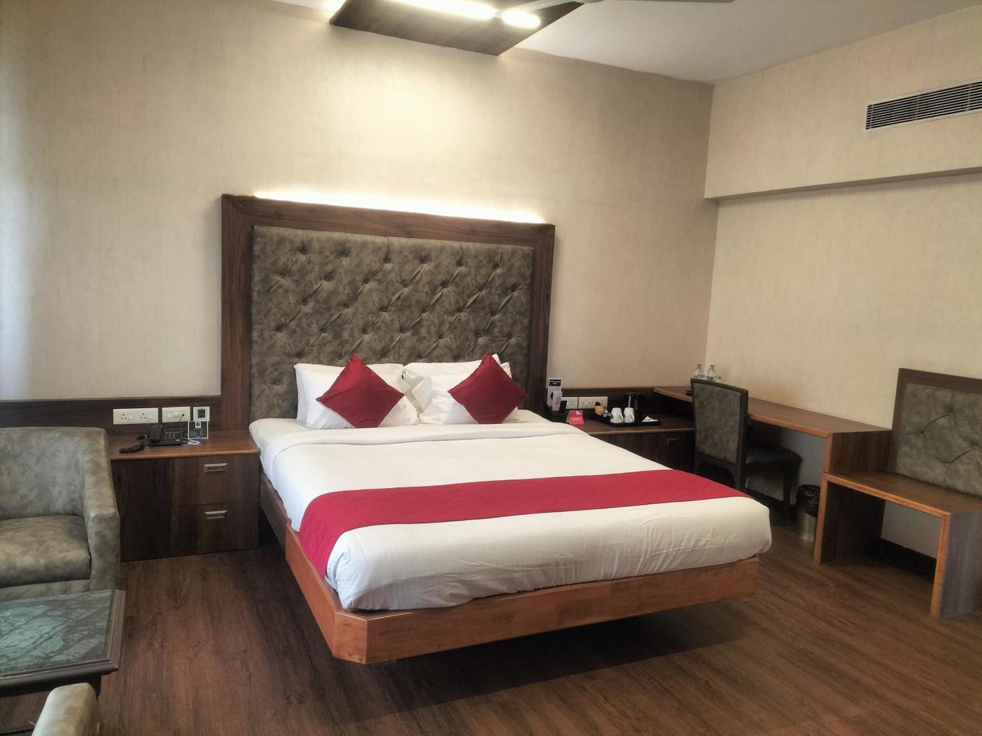 Zip By Spree Hotels Surabi International ヴェールール エクステリア 写真