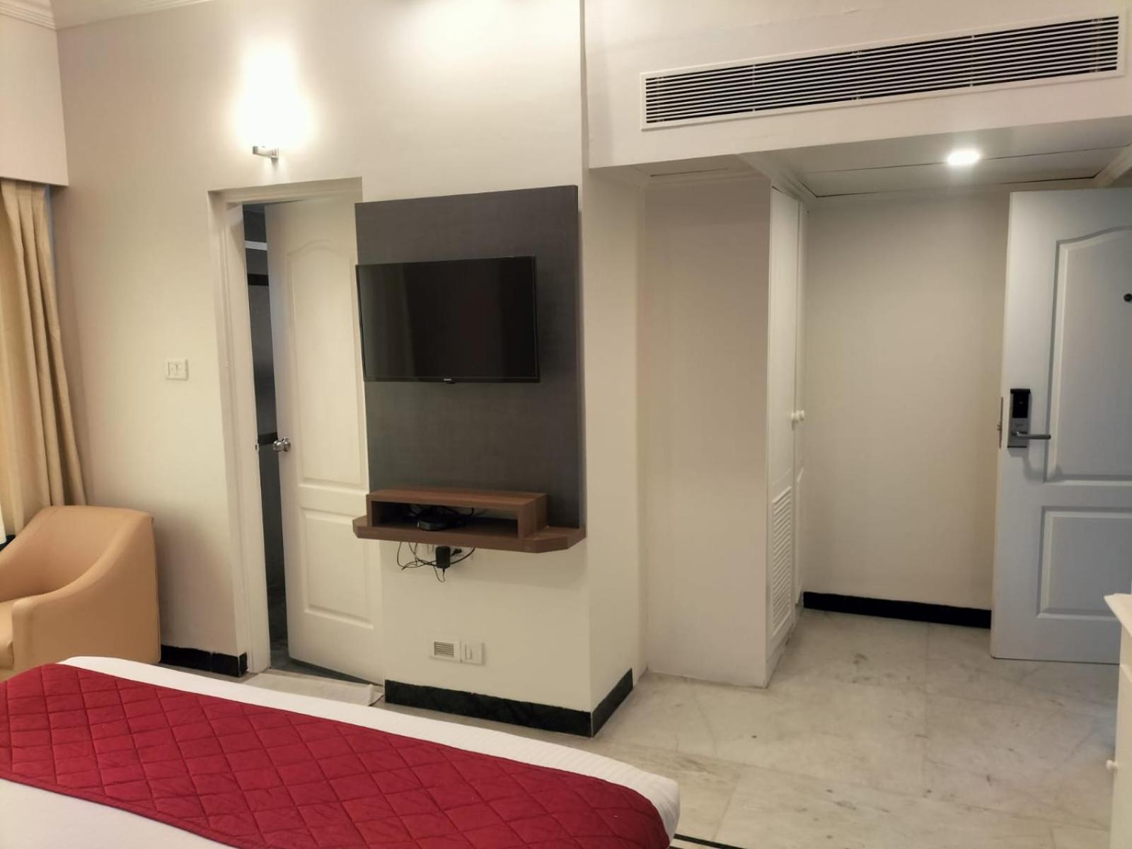 Zip By Spree Hotels Surabi International ヴェールール エクステリア 写真