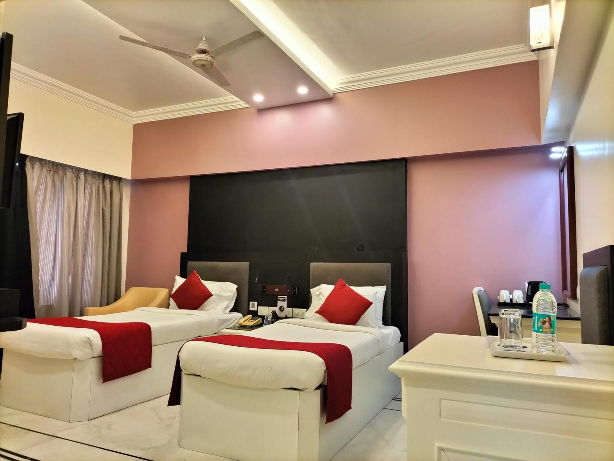 Zip By Spree Hotels Surabi International ヴェールール エクステリア 写真