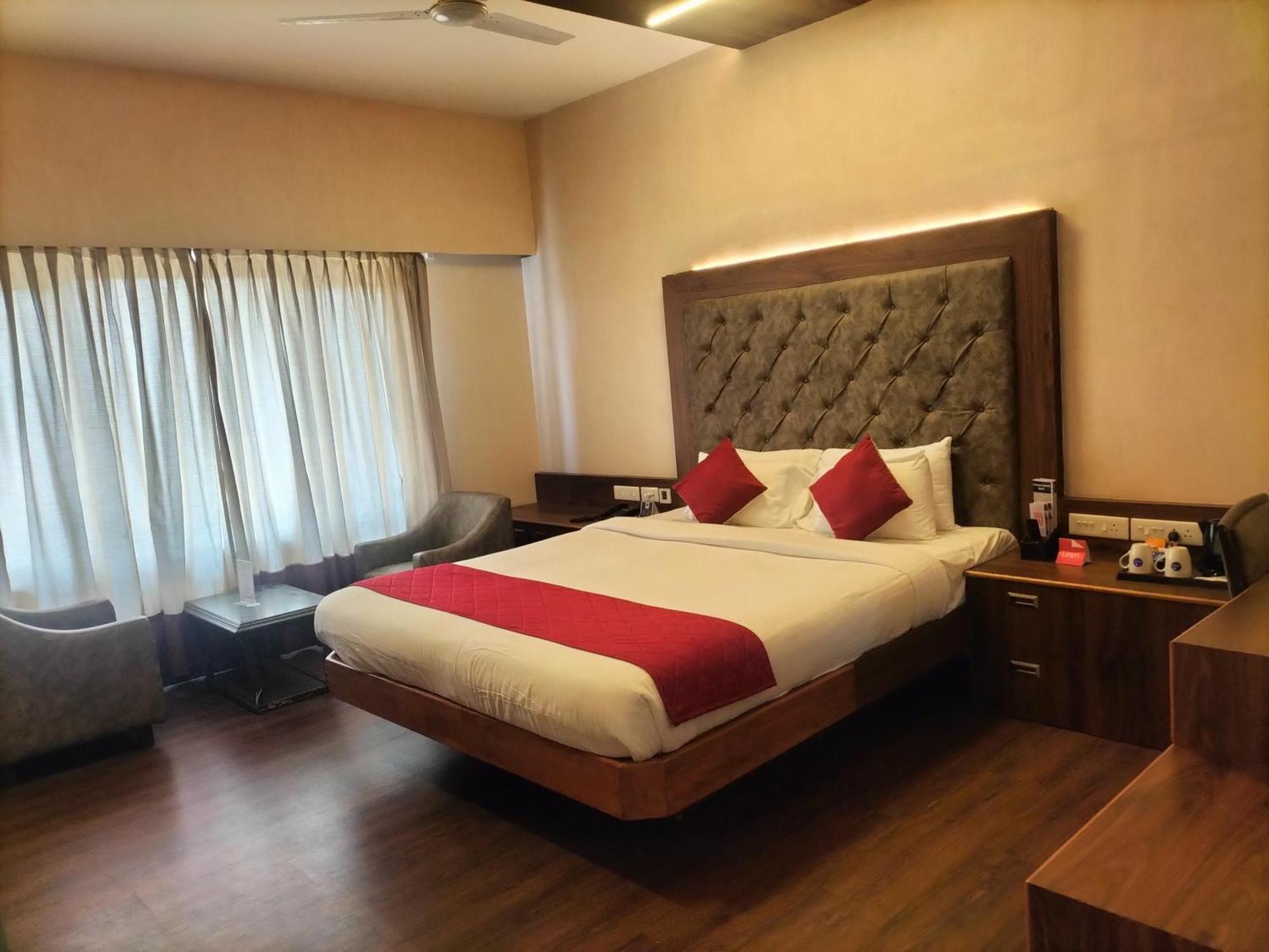 Zip By Spree Hotels Surabi International ヴェールール エクステリア 写真