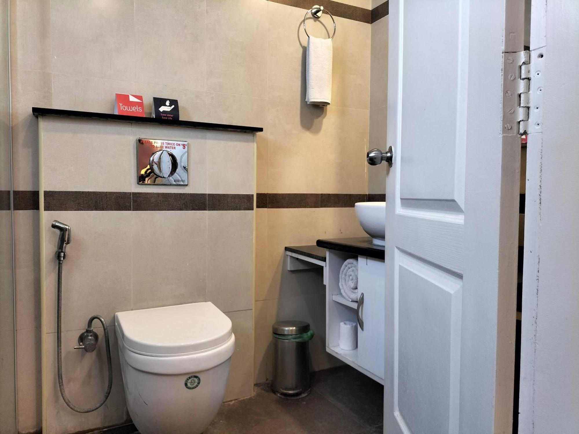 Zip By Spree Hotels Surabi International ヴェールール エクステリア 写真