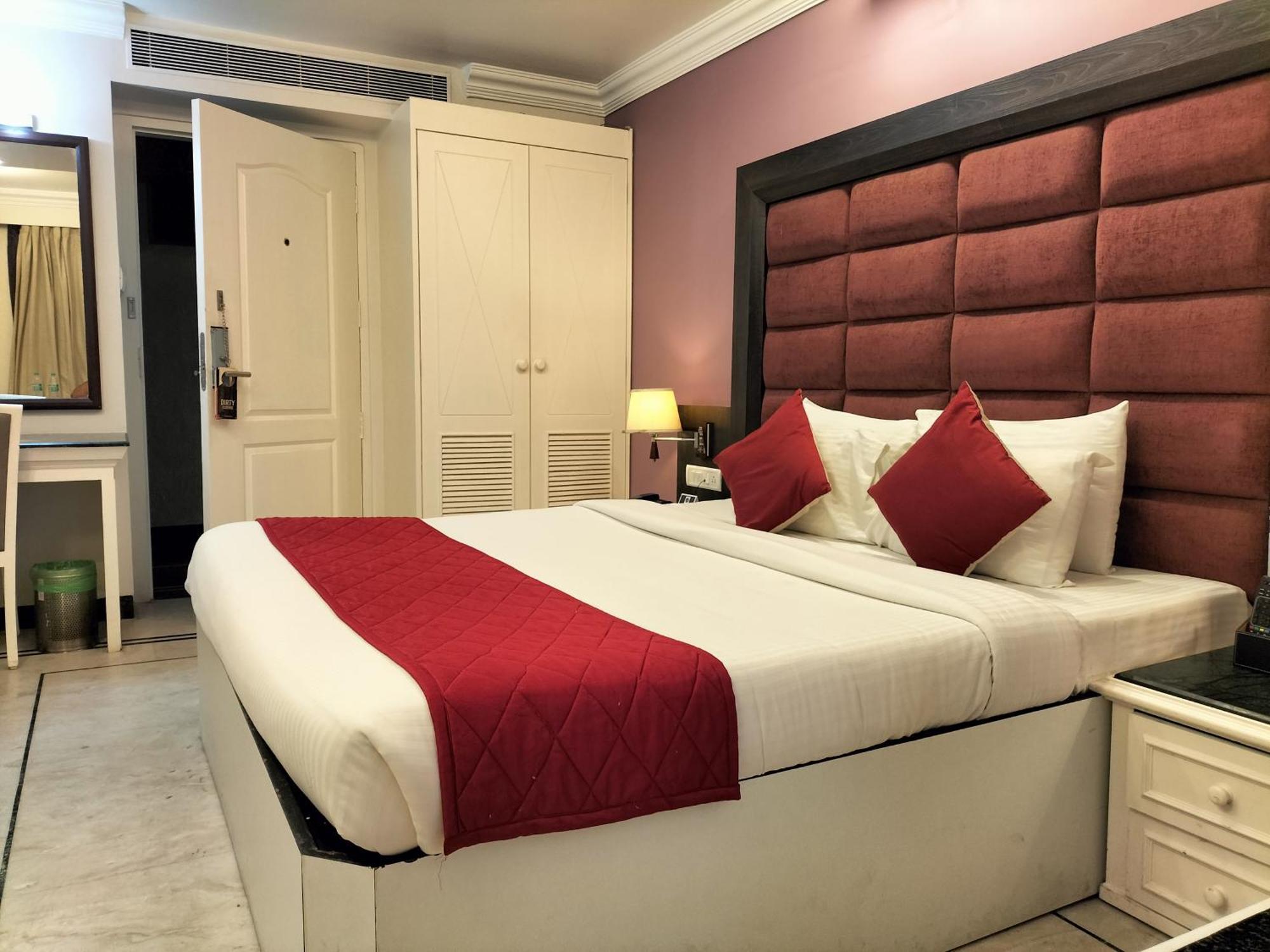 Zip By Spree Hotels Surabi International ヴェールール エクステリア 写真