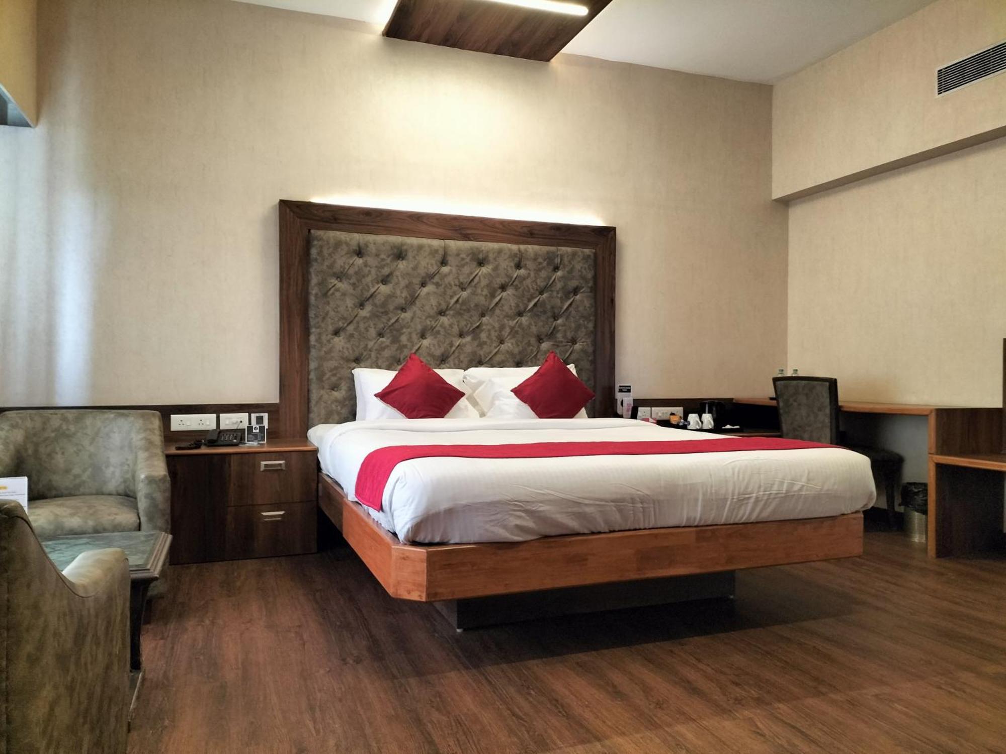 Zip By Spree Hotels Surabi International ヴェールール エクステリア 写真