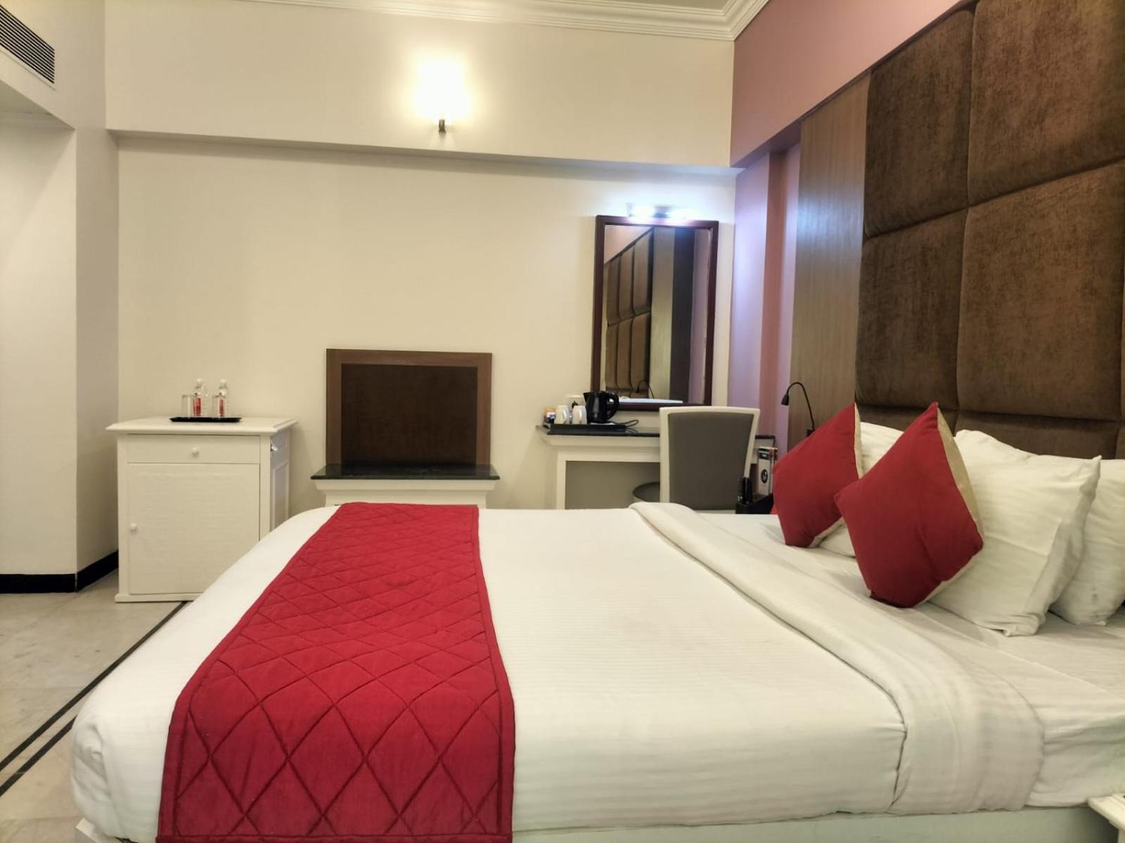 Zip By Spree Hotels Surabi International ヴェールール エクステリア 写真